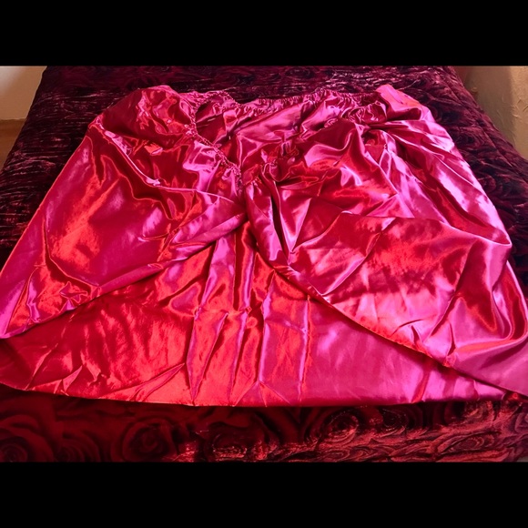 Victoria’s Secret QUEEN Size Sheets & Dust Ruffle - Picture 5 of 12